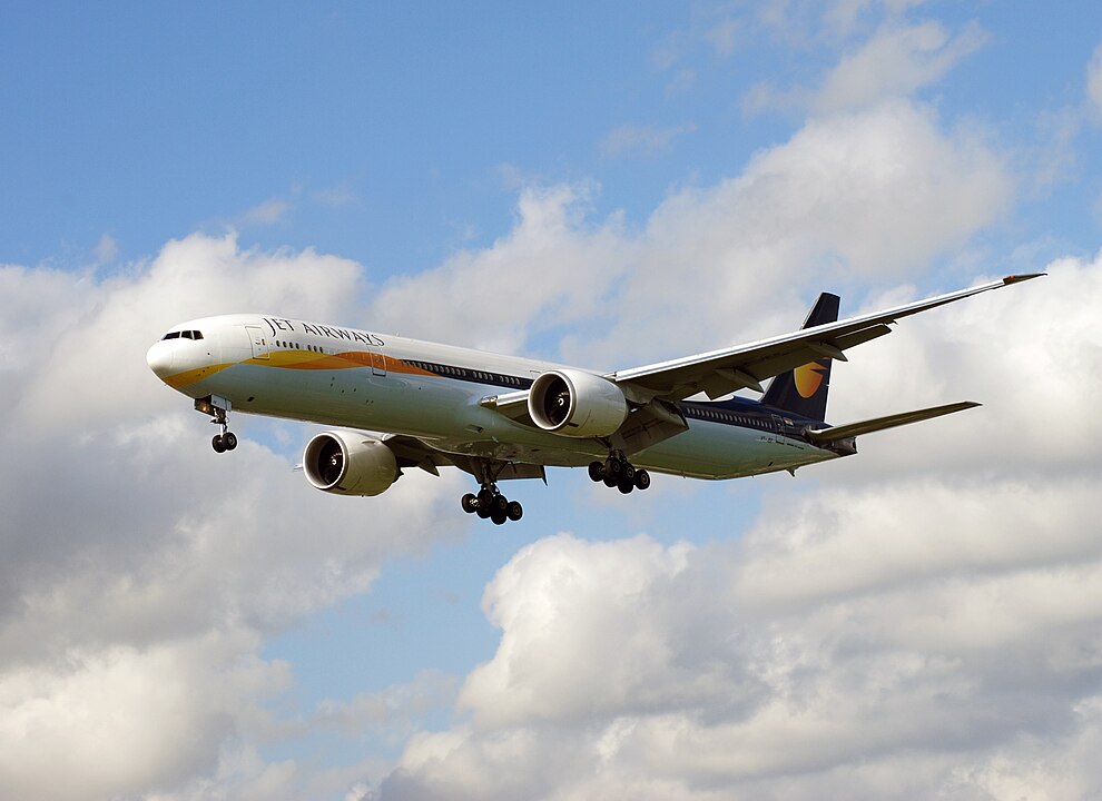 Jet Airways - By allen watkin from London, UK - Jet Airways B777, CC BY-SA 2.0, https://commons.wikimedia.org/w/index.php?curid=32039403