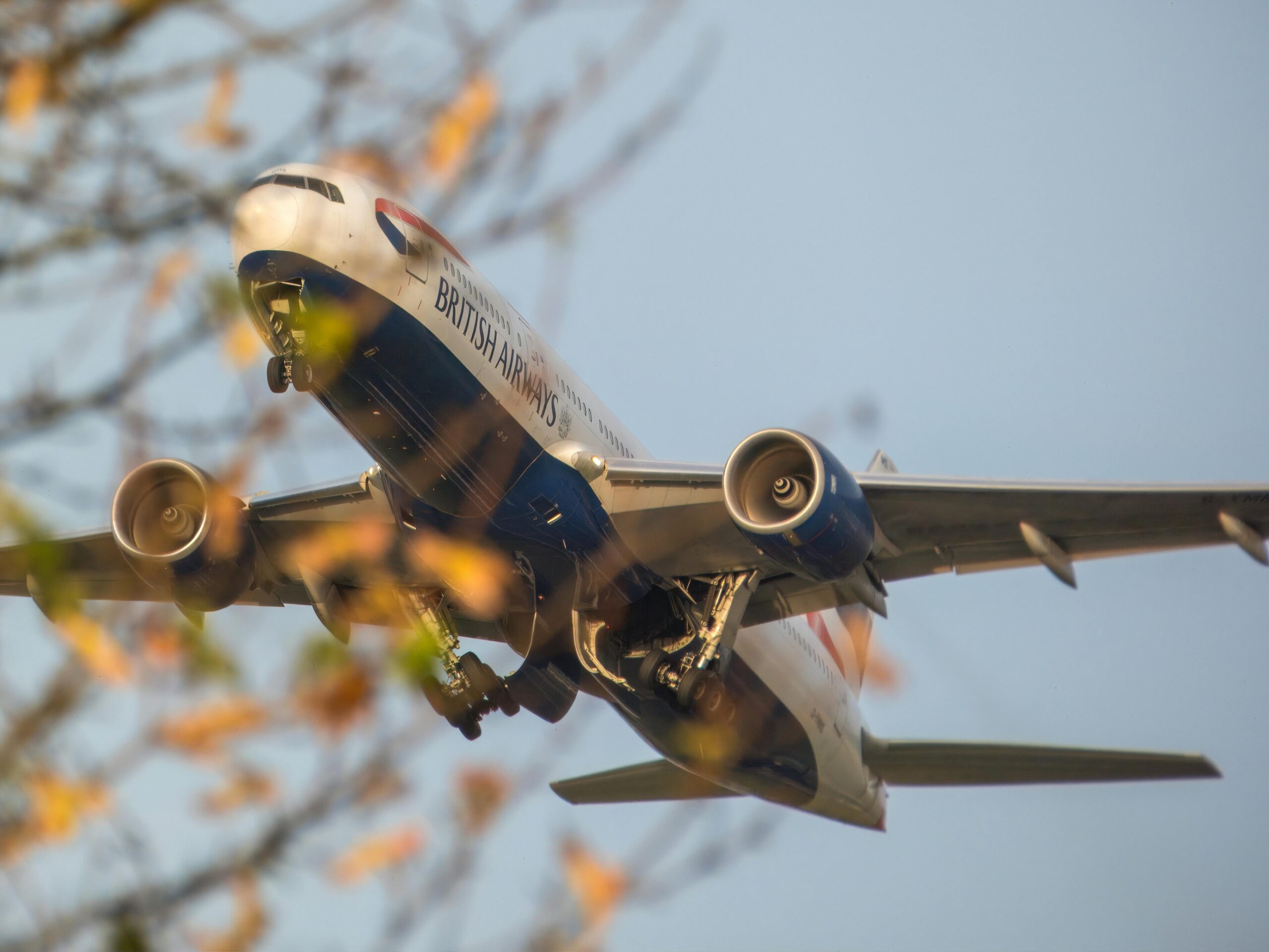 Photo by Jimmy .: https://www.pexels.com/photo/british-airways-plane-flying-overhead-in-spring-28363163/